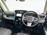 運転席まわりです。 各操作スイッチは使いやすい位置に配置されてます。