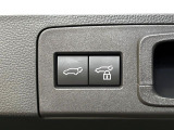 【パワーバックドア】スマートキーや運転席のボタンを押すだけでリアゲートが自動で開閉します!荷物を持っている時や、高い位置にあるバックドアを閉める際に便利な機能です♪