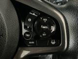 【アダプティブ・クルーズ・コントロール】予め設定した車速内でクルマが自動的に加減速。 前走車との適切な車間距離を維持しながら追従走行し、高速道路でのドライバーの疲労を軽減してくれる嬉しい機能付♪