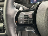 ステアリングにオーディオ操作スイッチが付いています。オーディオ画面に直接タッチしなくても操作が出来ますので、運転に集中できます。