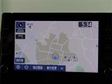 純正ナビを装備。タッチパネル式で使いやすく、お出かけもラクラクです。