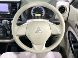 インテリアに合わせたデザインのステアリングは、運転される方のことも考え、運転しやすい形状、大きさです。是非一度、実際に触ってお確かめください。