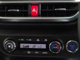 車内を快適に、オートエアコンを装備しています。
