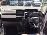 【インパネ】伸びやかで操作性の高いインパネ周り。毎日乗る車だからこそお気に入りの空間で。