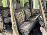 乗降がしやすい運転席。高さが調節できて小柄な方でも運転しやすいポジションをとることができます。