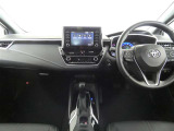 運転席・助手席を入れたインストルメントパネル全体画像です。