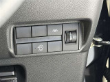【アイドリングストップ】停車時や駐車時にエンジンを一時的にストップさせ、燃費を良くする機能です こちらはアイドリングストップのON/OFFスイッチです