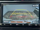 バックガイドモニター装着車は後退時の強い味方です!車庫入れや縦列駐車の際、後退操作の参考になるガイドラインをナビ画面に表示します。