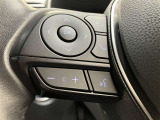 【ステアリングスイッチ付ハンドル】ナビゲーションに視線を移さず、ハンドルから手を離さず、運転に集中したまま手元でオーディオ操作できます♪