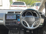 ドライバーの操作性・視認性に配慮した運転席。