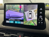 【マルチビューカメラシステム】専用のカメラにより、上から見下ろしたような視点で360度クルマの周囲を確認することができます☆死角部分も確認しやすく、狭い場所での切り返しや駐車もスムーズに行えます。