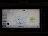 純正ナビを装備。タッチパネル式で使いやすく、お出かけもラクラクです。