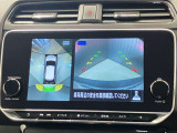 【アラウンドビューモニター】車を上から見下ろしているかのような映像で周囲の状況がひと目で確認、狭い駐車場に駐車するときも安心です♪