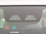 【スマートアシスト】走行中に前方の車両等を認識し、衝突しそうな時は警報とブレーキで衝突回避と被害軽減をアシスト。より安全にドライブをお楽しみいただけます。