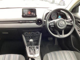 シンプルで使い易い運転席です。