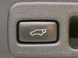 【パワーバックドア】スマートキーや運転席のボタンを押すだけでリアゲートが自動で開閉します!荷物を持っている時や、高い位置にあるバックドアを閉める際に便利な機能です♪
