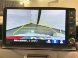 リバースギアに入れるだけで後方の表示へ切り替わります。夜間や雨の日の駐車も楽になりますよ。