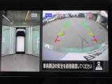 ナビ画面にアラウンドビュ-モニタ-の映像を映し出しています。  狭い場所での車庫入れをサポ-トしてくれる便利アイテムです。