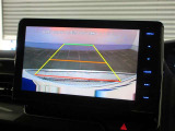 バックモニターで、駐車時に見えにくい後方をしっかり確認できます。
