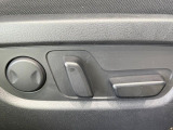 【メモリー機能付きパワーシート】ドライバーごとに設定したシート位置を記憶して、ボタン一つで切り替えできる便利な機能!運転する方が複数名いらっしゃるご家庭におすすめです♪