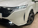【LEDヘッドライト】悪天候や夜間走行時も良好な視界を確保し安心して運転できる高輝度LEDヘッドライトを装備!点灯速度が早く、消費電力も抑えられています。