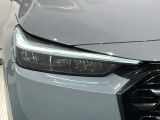 LEDヘッドライトは、点灯の瞬間から最大光量を発揮し、突然暗くなるトンネルなどでの安定感を高めます。