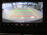 ■バックモニター■  車両後方の映像を画面に表示し、駐車などの後退操作をサポートします。