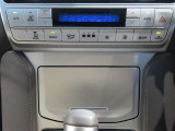 左右独立温度コントロールフルオートエアコンです。運転席、助手席それぞれで独立して温度設定ができます。冷え性の方が乗っても安心ですね♪