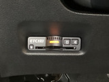 ハンドルの左下にETC2.0がついています。高速道路の料金所の通過も楽々です。カードの取り出しもしやすい場所についています。