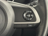 【レーダークルーズコントロール】従来のクルコンの機能に加え、先行車に接近すると、安全な車間距離を保ちながら先行車の車速に合わせ追従するシステム。