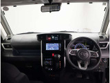 オシャレなインテリアで運転する気分も盛り上がりますよね^^