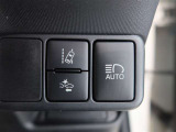 オートマチックハイビームとは、先行車や対向車のライトを認識し、ハイビームとロービームを自動で切り替える機能です。夜道の視界を確保します。詳細は販売店スタッフまでおたずねください。