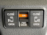 【両側パワースライドドア】スマートキーや運転席のスイッチで後席両側スライドドアの開閉が可能♪電動だから力を入れてドアを開ける必要が無く、小さなお子様でも簡単に開け閉めでき快適です♪
