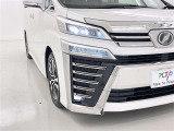 フォグランプ装着車です。暗い夜道の車両前方を明るく照らします