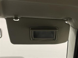 照明付き バニティ-ミラ-。