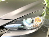 【LEDヘッドライト】悪天候や夜間走行時も良好な視界を確保し安心して運転できる高輝度LEDヘッドライトを装備!点灯速度が早く、消費電力も抑えられています。