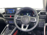 運転席まわりです。 各操作スイッチは使いやすい位置に配置されてます。