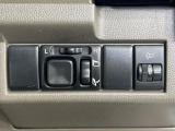【電動格納ミラー】サイドミラーは電動格納式となっており、狭い駐車場でもキズがつくリスクを抑えられます。
