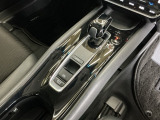 シンプルでスマートなセレクトレバーです