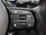 ◆アダプティブクルーズコントロール◆予め設定した車速内でクルマが自動的に加減速。前走車との適切な車間距離を維持しながら追従走行します。【LKAS】車線維持支援システムでステアリング操作を支援。