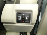 両側電動スライドドア