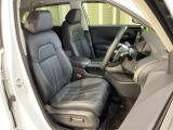 運転席はパワーシート付です。細かな動きでドライビングポジションを確保できます。