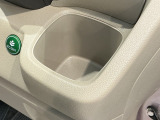 【ドリンクホルダー】ハンドルの右側にはドリンクホルダーが付いています。ちょうど手の届く所にありますので、とっても便利です♪