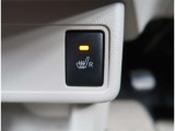 【シートヒーター】寒い日の運転など冷えやすい脚部を快適に温めてくれる。嬉しい機能♪