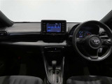 運転席・助手席を入れたインストルメントパネル全体画像です。