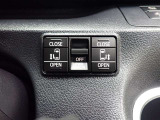 両側電動スライドドアのスイッチ付です。車内からもスイッチひとつで楽にドアの開閉が可能です。電動なので開閉時に力を使う必要がなく、半ドアになることもありません!