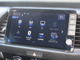 ナビゲーションは純正9インチメモリーナビ(LXM-242ZFNi)を装着しております。AM、FM、Bluetooth、フルセグTVがご使用いただけます。初めて訪れた場所でも安心ですね