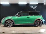 MINIのアロイ・ホイールは、MINIらしさの象徴である、ゴーカート・フィーリングを向上させるために技術の粋を集めて開発されています。