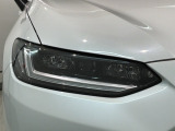 LEDヘッドライトは、点灯の瞬間から最大光量を発揮し、突然暗くなるトンネルなどでの安定感を高めます。