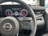 プロパイロット(同一車線運転支援)アクセル・ブレーキ・ステアリング操作をクルマがサポート。高速道路などで、ドライバーの負担を軽減します。